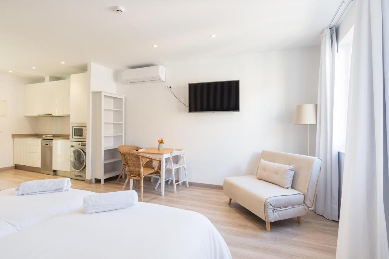 Urbe10 Atarazanas Premium Loft 4 Apartment Malaga Bagian luar foto